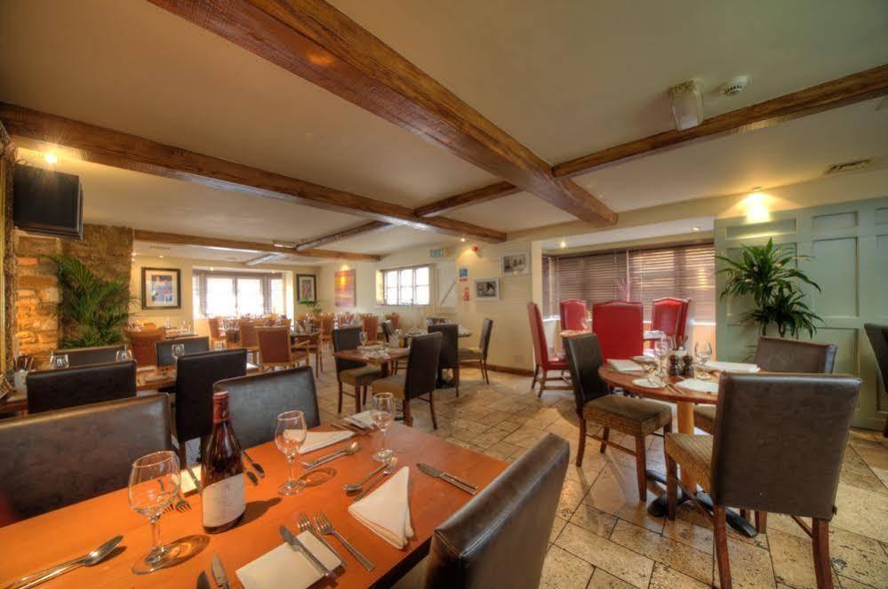 Готель The Deddington Arms Екстер'єр фото